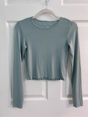 American Eagle Outfitters Ribbed Long-Sleeve Cropped Top - Sage Green